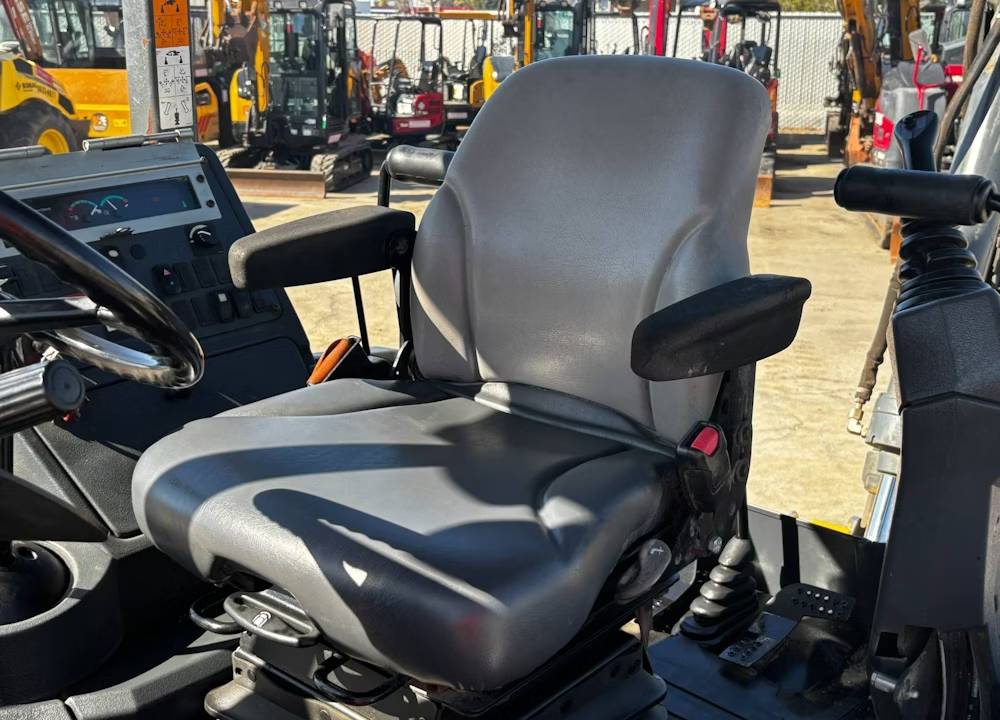 
								2019 John Deere 310EL 4WD full									