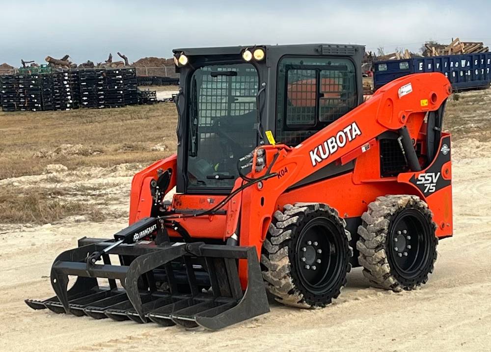 
								2023 Kubota SSV75 full									