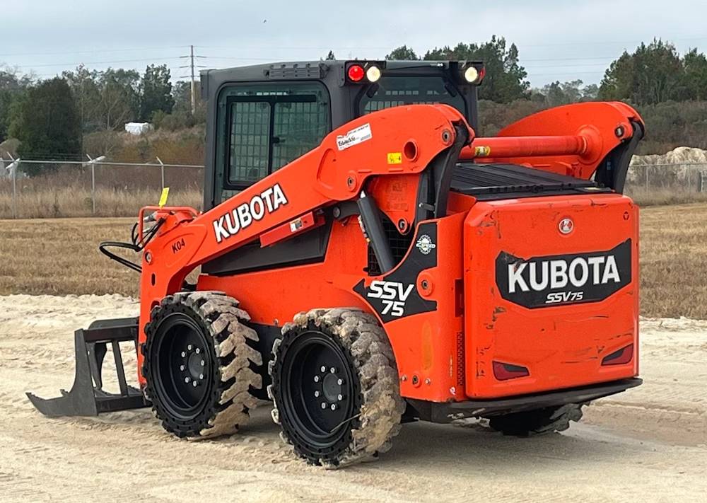 
								2023 Kubota SSV75 full									