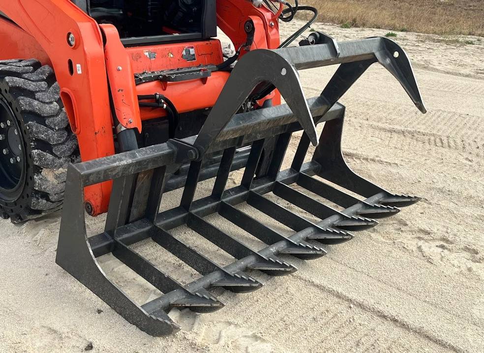 
								2023 Kubota SSV75 full									