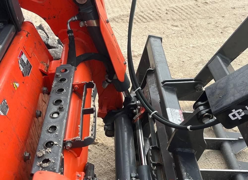 
								2023 Kubota SSV75 full									