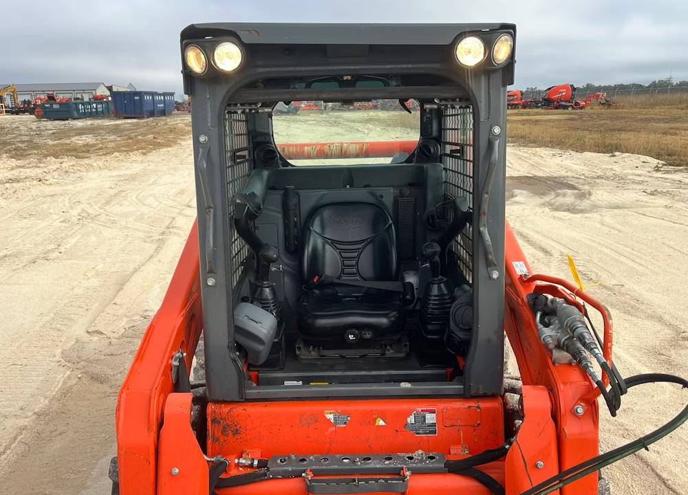 
								2023 Kubota SSV75 full									