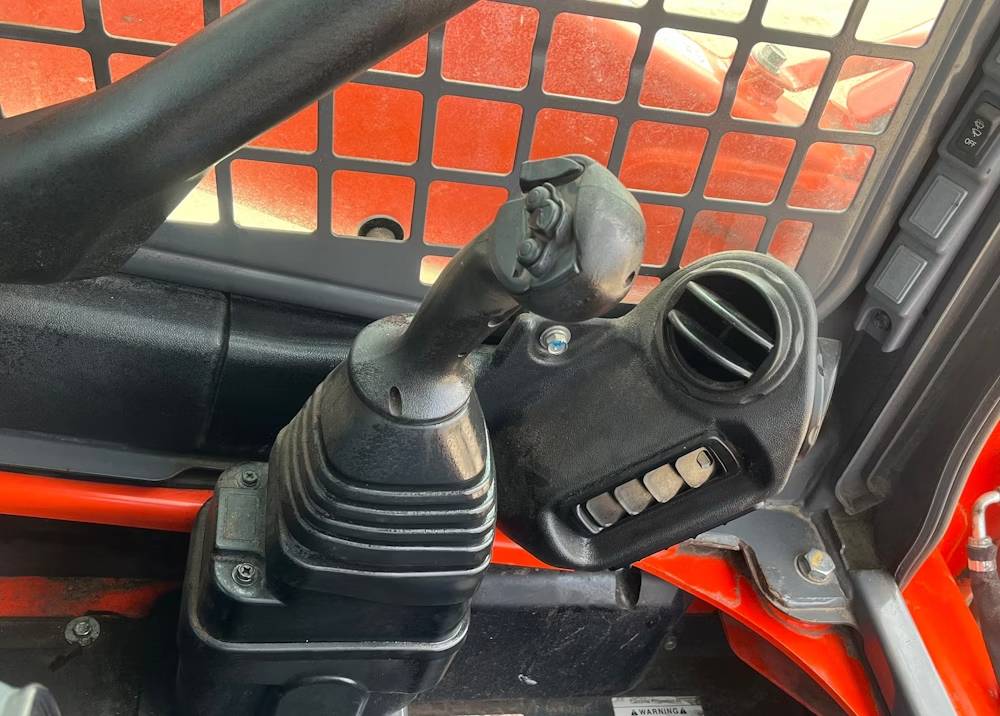 
								2023 Kubota SSV75 full									