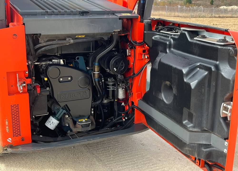 
								2023 Kubota SSV75 full									