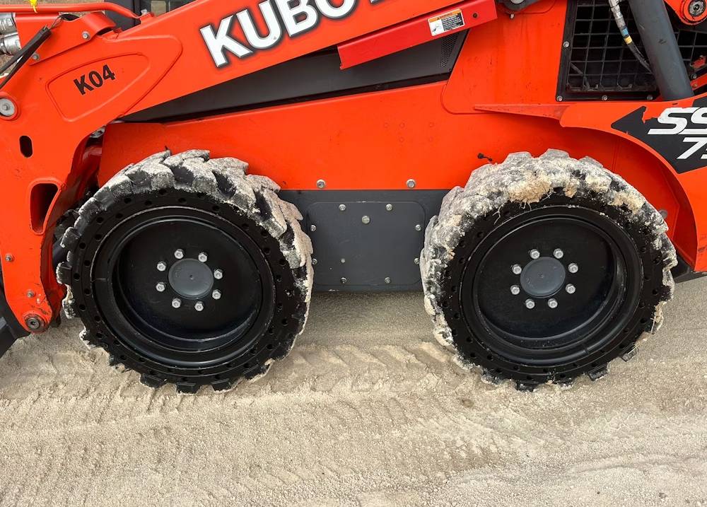 
								2023 Kubota SSV75 full									