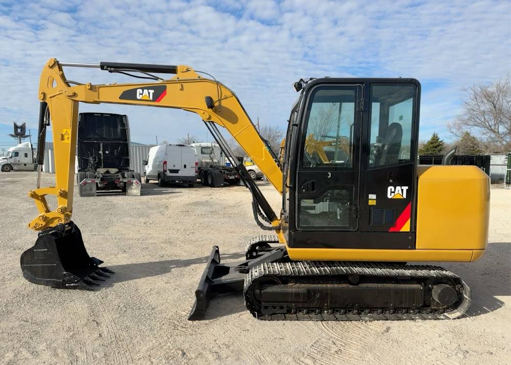 
								2017 Caterpillar 305.5E2 Mini Excavator Crawler Trackhoe Dozer Cab AC full									