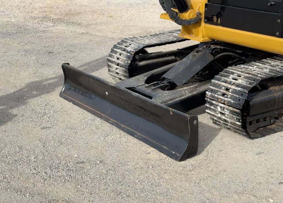 
								2017 Caterpillar 305.5E2 Mini Excavator Crawler Trackhoe Dozer Cab AC full									