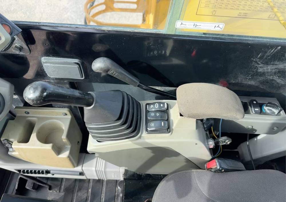 
								2017 Caterpillar 305.5E2 Mini Excavator Crawler Trackhoe Dozer Cab AC full									