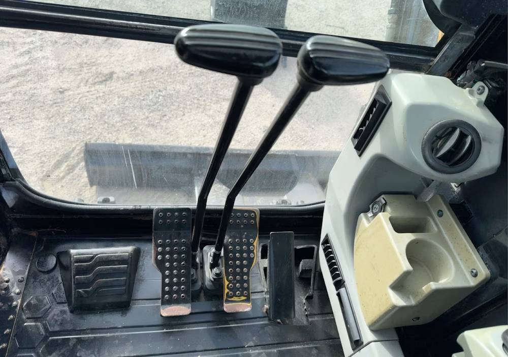 
								2017 Caterpillar 305.5E2 Mini Excavator Crawler Trackhoe Dozer Cab AC full									