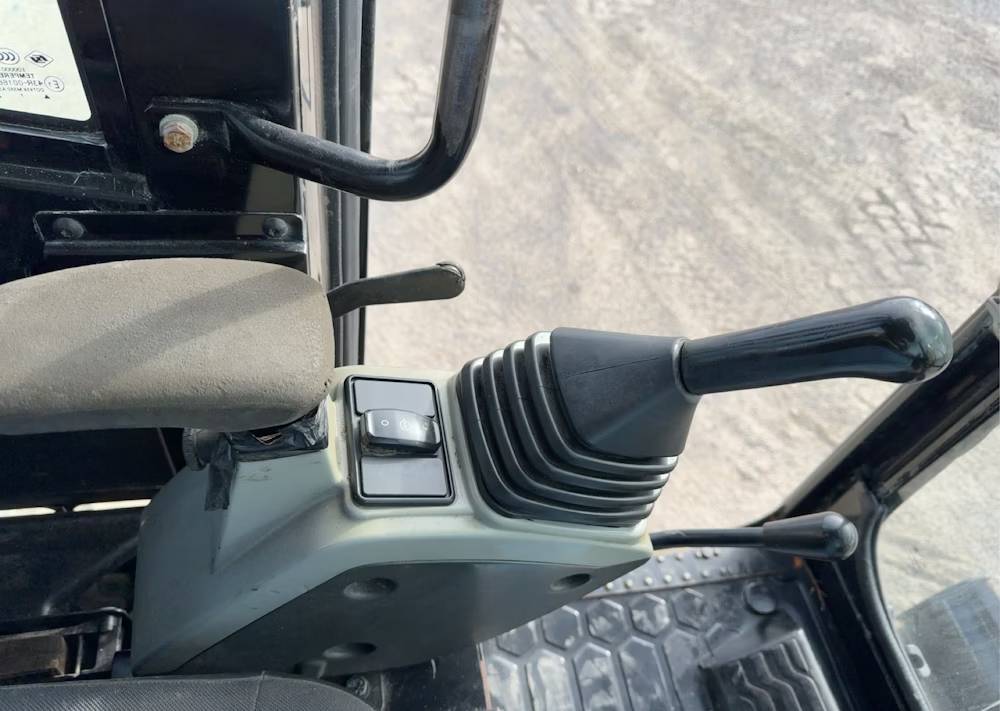 
								2017 Caterpillar 305.5E2 Mini Excavator Crawler Trackhoe Dozer Cab AC full									