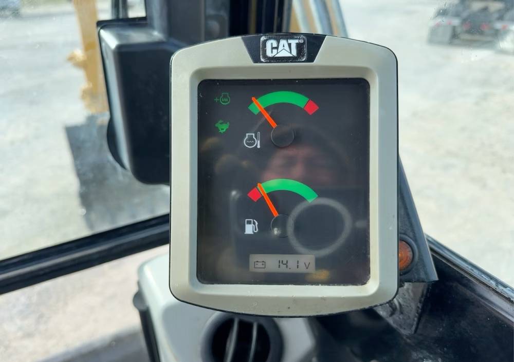 
								2017 Caterpillar 305.5E2 Mini Excavator Crawler Trackhoe Dozer Cab AC full									
