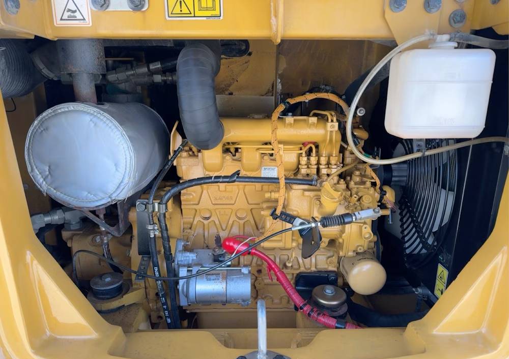 
								2017 Caterpillar 305.5E2 Mini Excavator Crawler Trackhoe Dozer Cab AC full									