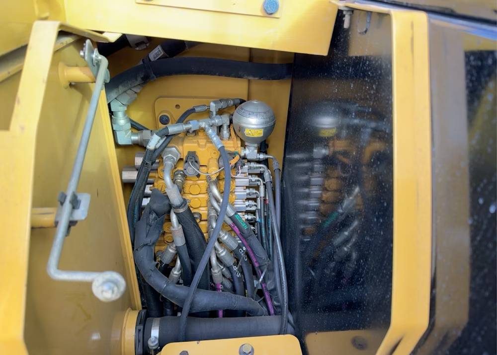 
								2017 Caterpillar 305.5E2 Mini Excavator Crawler Trackhoe Dozer Cab AC full									