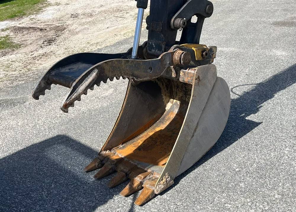 
								2023 John Deere 60G Excavator Backhoe Aux Hyd Thumb Bucket Cab Dozer full									
