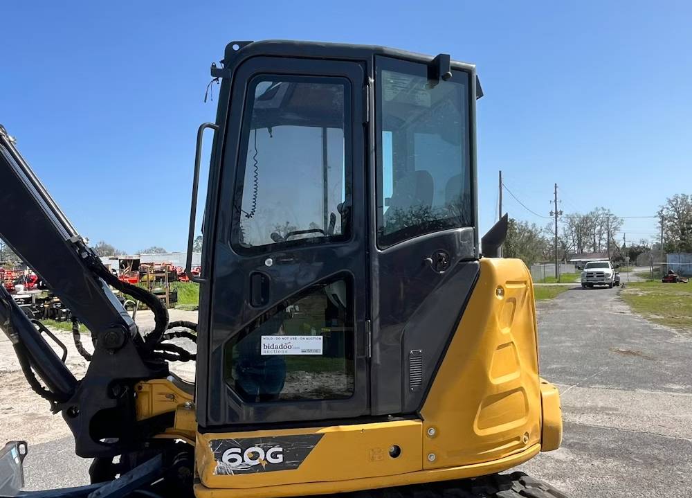 
								2023 John Deere 60G Excavator Backhoe Aux Hyd Thumb Bucket Cab Dozer full									