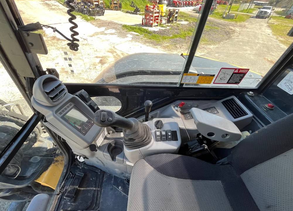 
								2023 John Deere 60G Excavator Backhoe Aux Hyd Thumb Bucket Cab Dozer full									