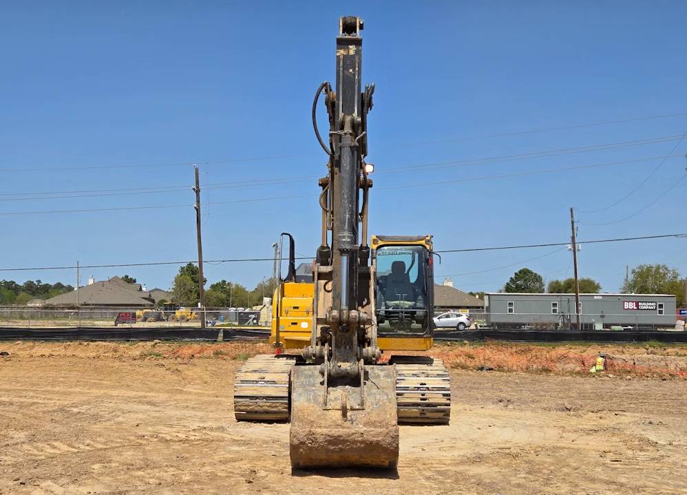 
								2019 John Deere 210G Excavator Trackhoe Backhoe Aux Hyd Thumb Bucket full									