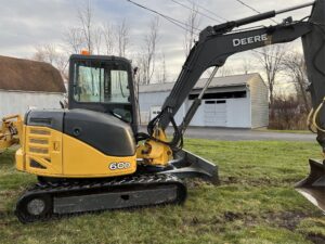 2011 JOHN DEERE 60D