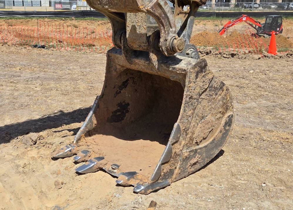
								2019 John Deere 210G Excavator Trackhoe Backhoe Aux Hyd Thumb Bucket full									