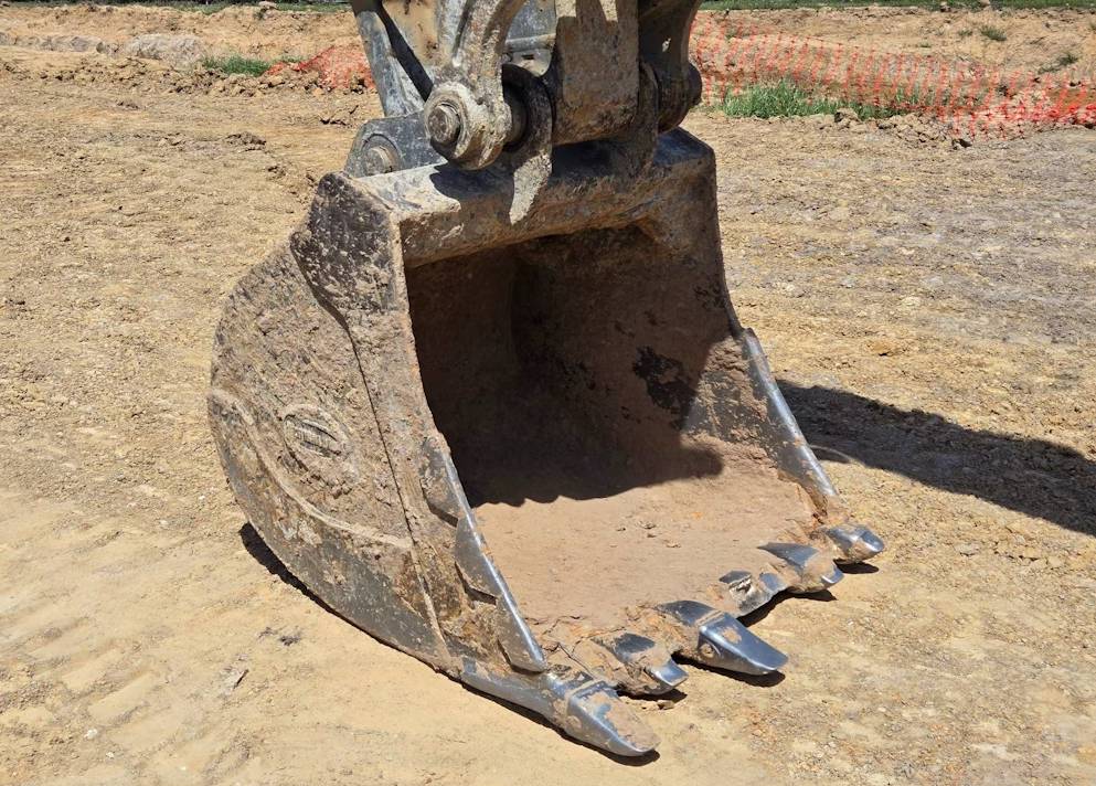 
								2019 John Deere 210G Excavator Trackhoe Backhoe Aux Hyd Thumb Bucket full									