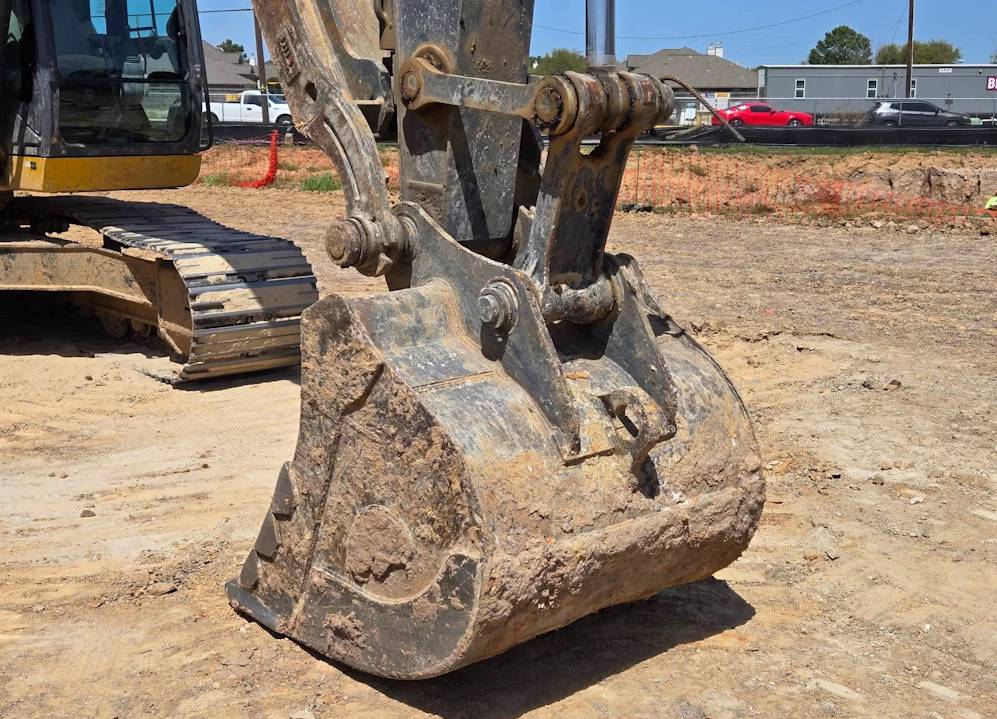 
								2019 John Deere 210G Excavator Trackhoe Backhoe Aux Hyd Thumb Bucket full									