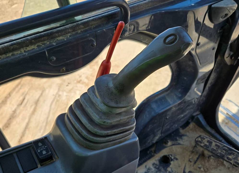 
								2019 John Deere 210G Excavator Trackhoe Backhoe Aux Hyd Thumb Bucket full									