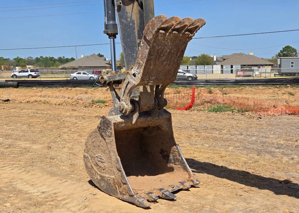 
								2019 John Deere 210G Excavator Trackhoe Backhoe Aux Hyd Thumb Bucket full									