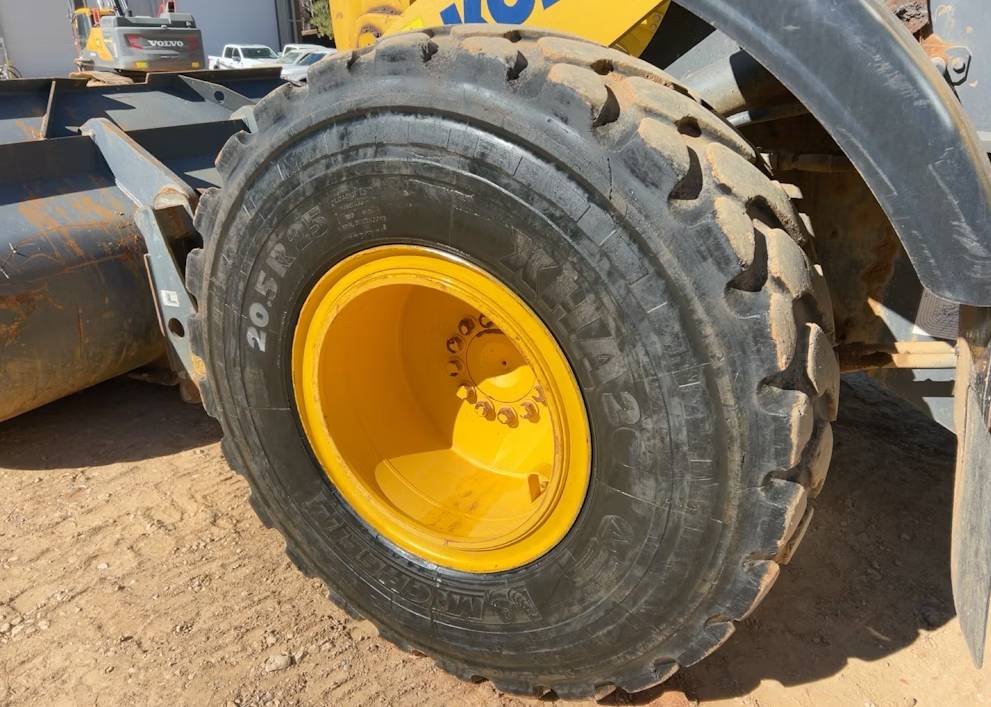
								2020 Komatsu WA270-8 Articulating Wheel Loader Tractor A/C Bucket Forks full									