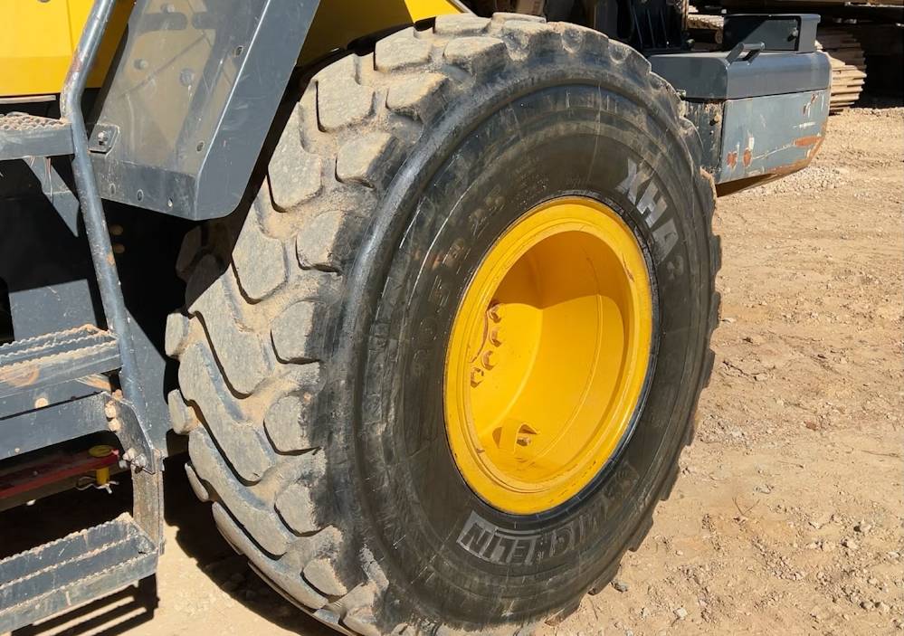 
								2020 Komatsu WA270-8 Articulating Wheel Loader Tractor A/C Bucket Forks full									