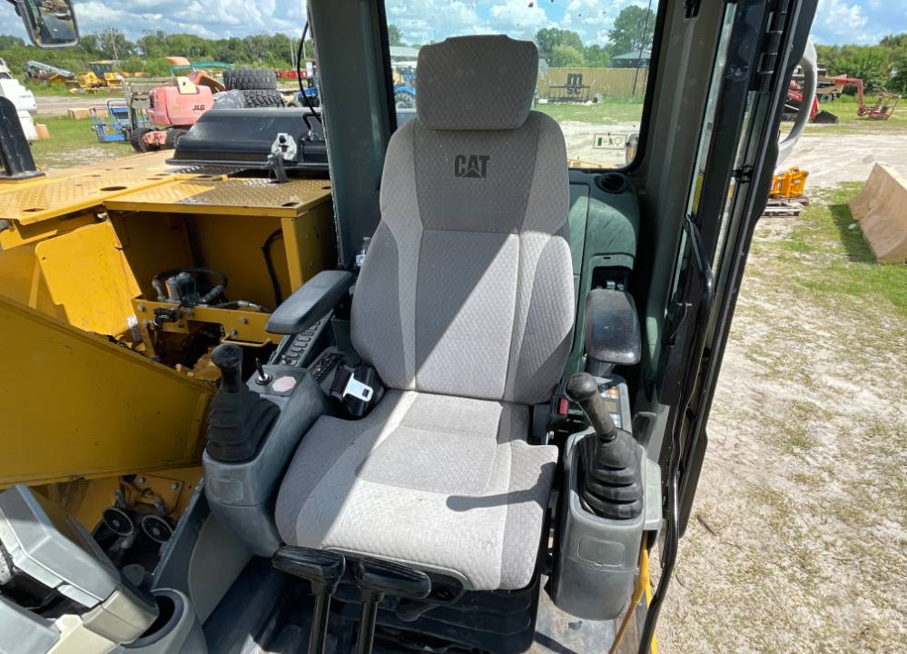 
								2017 Caterpillar 311FLRR Excavator Trackhoe Cab A/C Bucket Thumb CAT full									