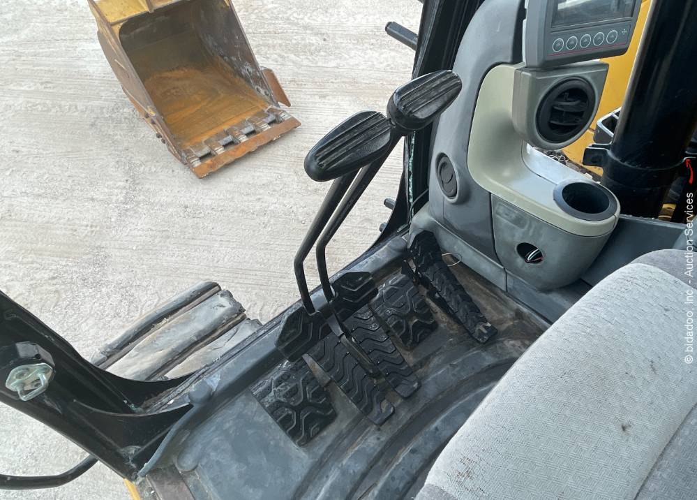
								2017 Caterpillar 311FLRR Excavator Trackhoe Cab A/C Bucket Thumb CAT full									