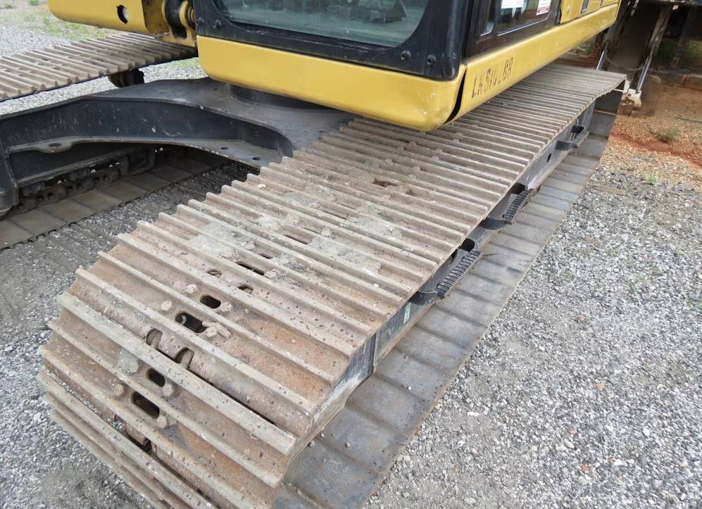 
								2021 Caterpillar 320GC Excavator Trackhoe Cab AC Thumb Aux CAT Bucket full									
