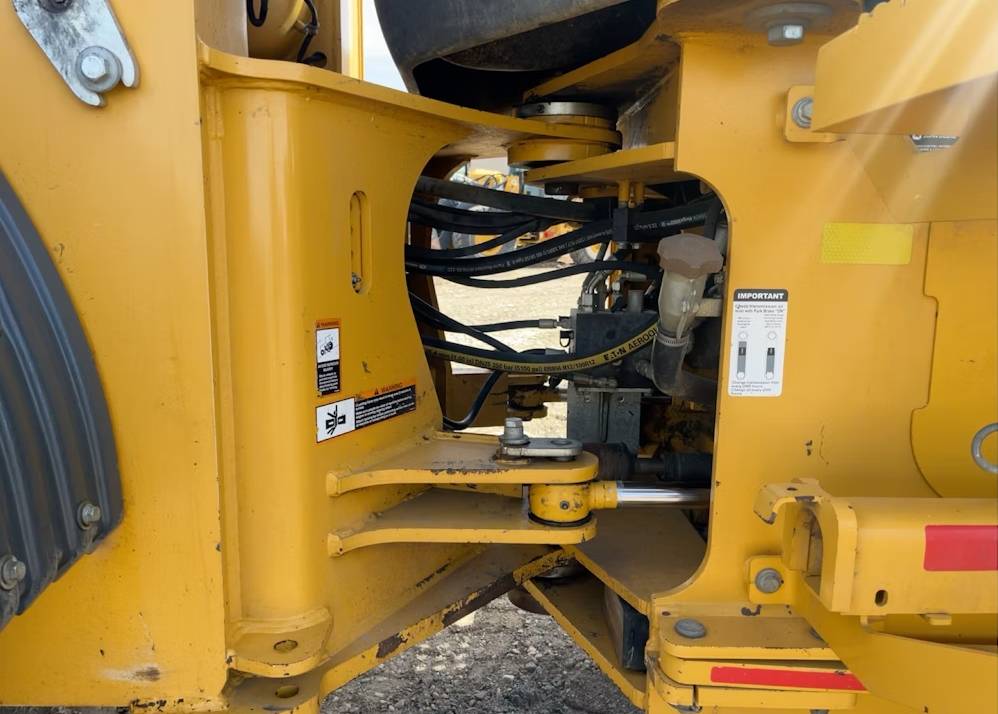 
								2015 John Deere 524K Articulated Wheel Loader full									