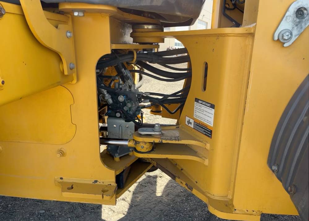 
								2015 John Deere 524K Articulated Wheel Loader full									