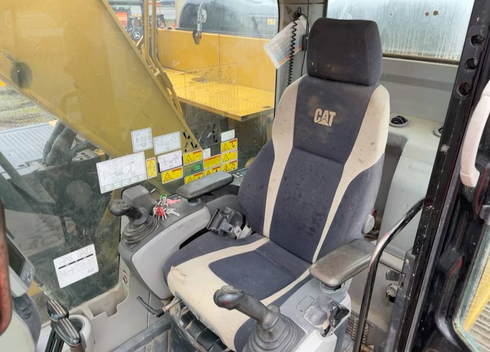 
								2014 Caterpillar 320ELRR Excavator Trackhoe Aux Hyd Thumb QC CAT Bucket full									