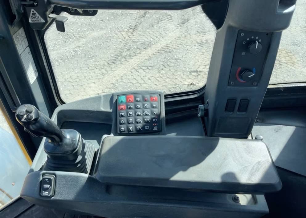 
								2015 John Deere 524K Articulated Wheel Loader full									
