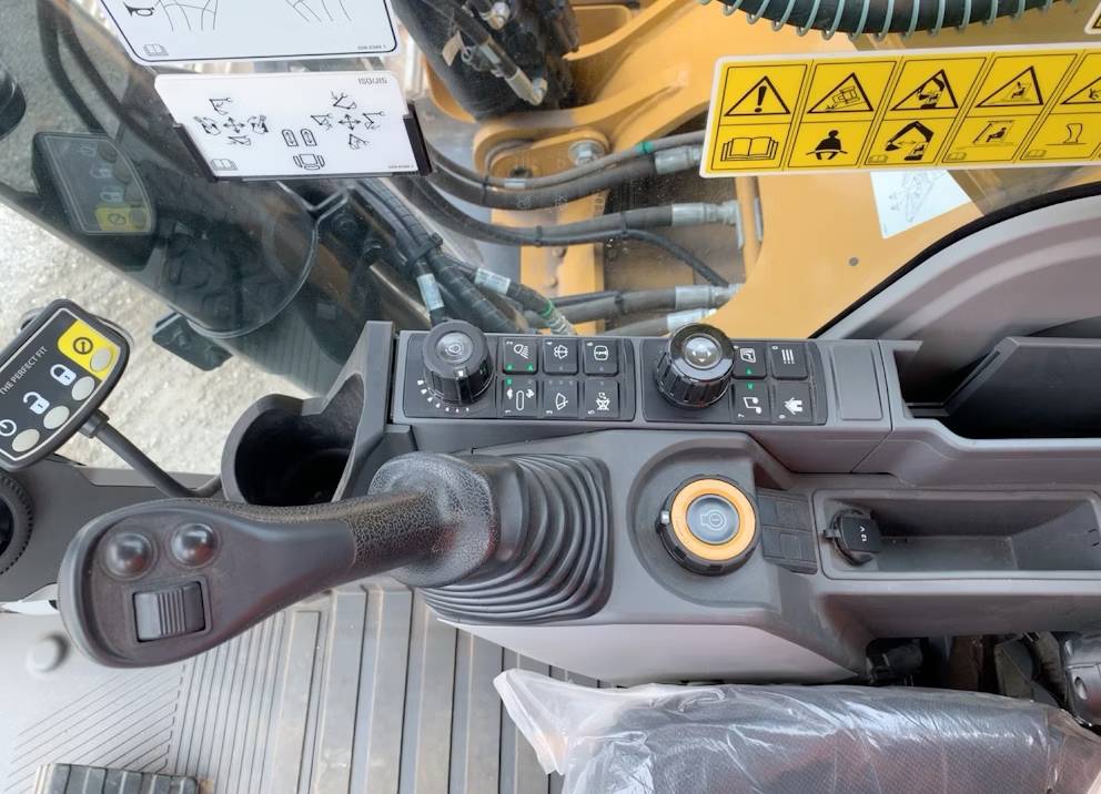 
								2023 Caterpillar 320GC Excavator Crawler Trackhoe A/C Aux Hyd Q/C full									