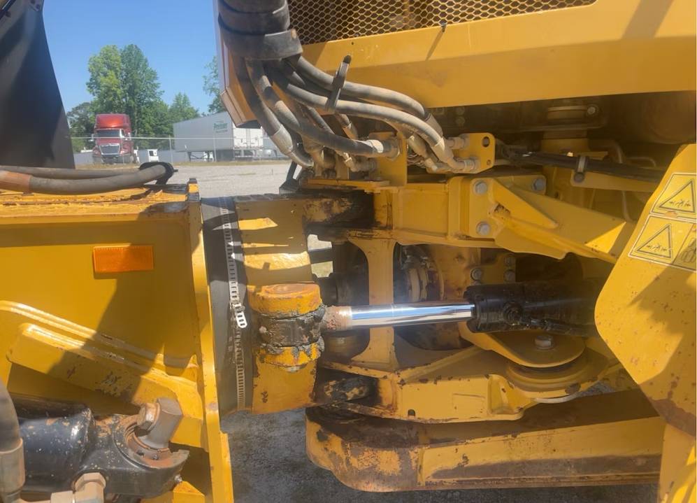 
								2017 Caterpillar 725C2 6X6 26.5 Ton Articulated Off Road Dump Truck ADT full									