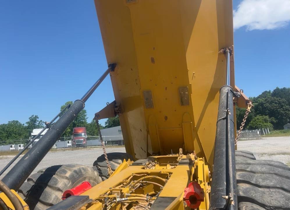 
								2017 Caterpillar 725C2 6X6 26.5 Ton Articulated Off Road Dump Truck ADT full									