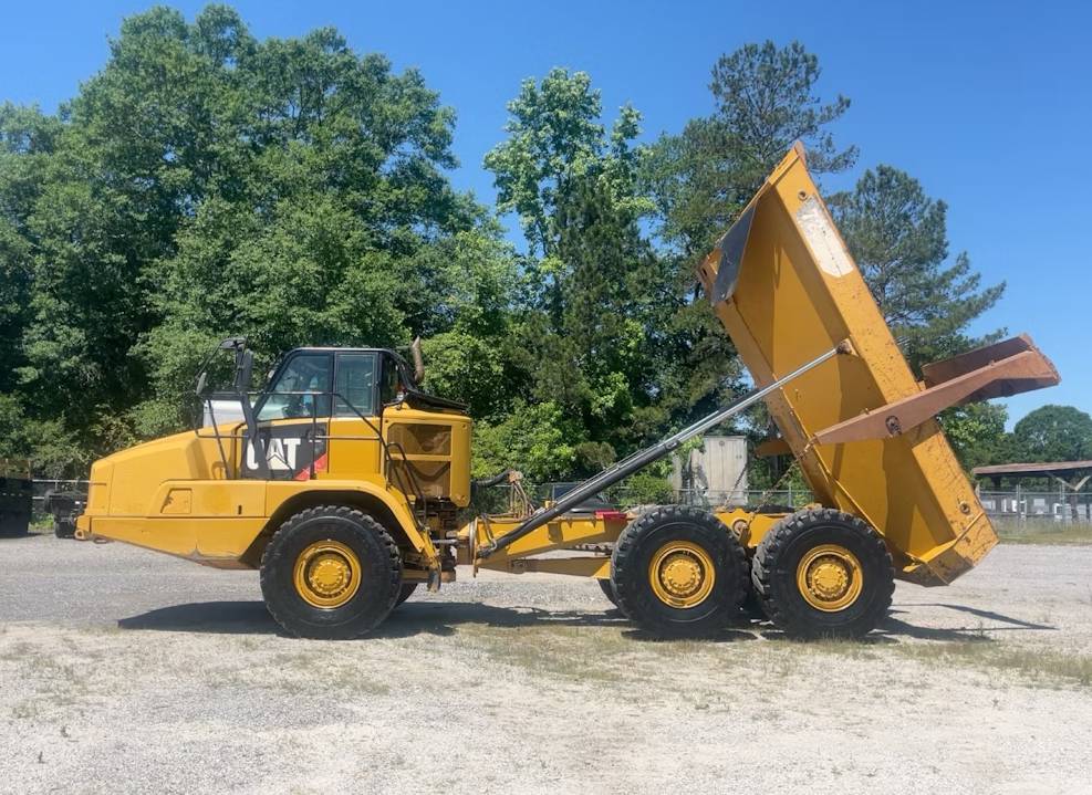 
								2017 Caterpillar 725C2 6X6 26.5 Ton Articulated Off Road Dump Truck ADT full									