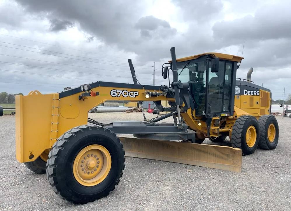 
								2017 John Deere 670GP 4WD full									
