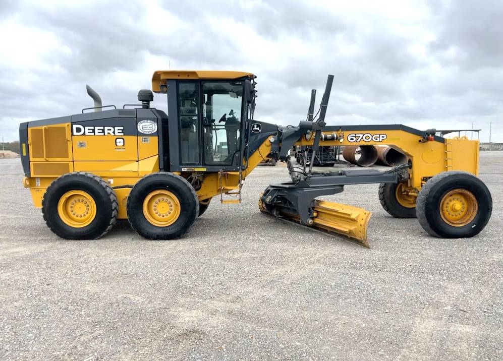
								2017 John Deere 670GP 4WD full									