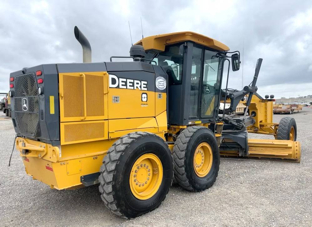 
								2017 John Deere 670GP 4WD full									
