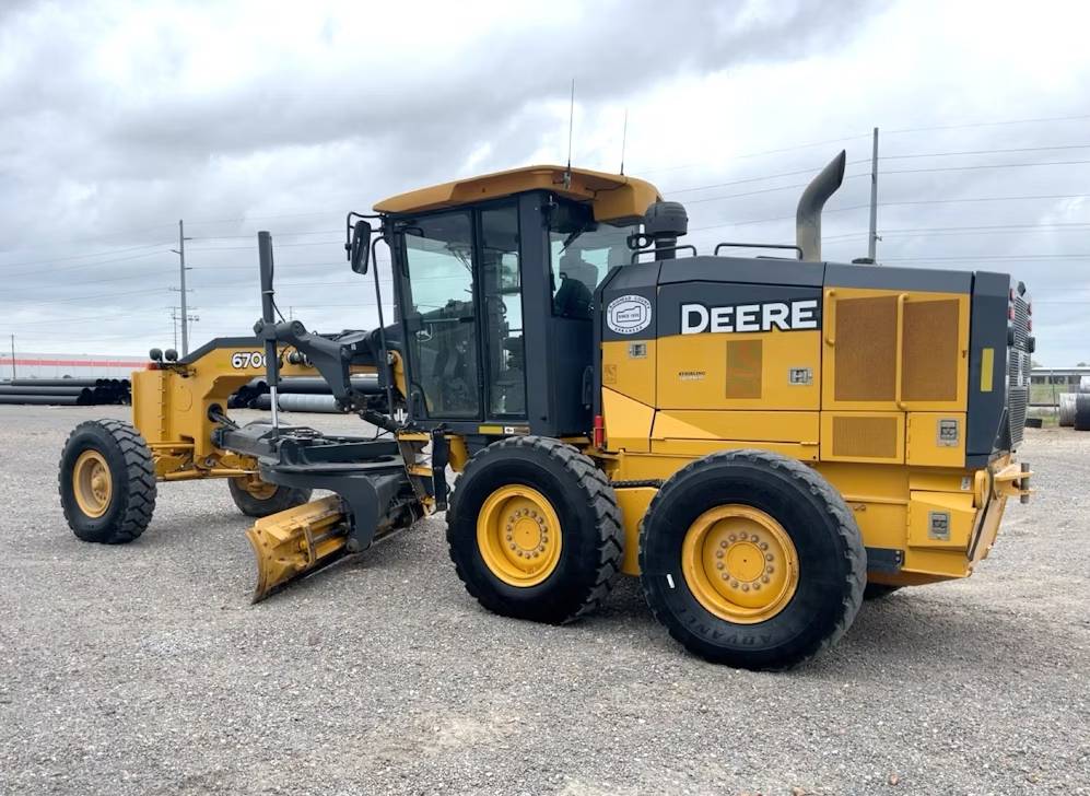 
								2017 John Deere 670GP 4WD full									