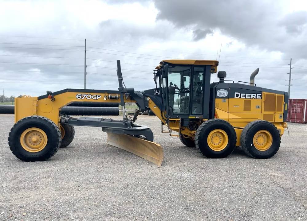 
								2017 John Deere 670GP 4WD full									