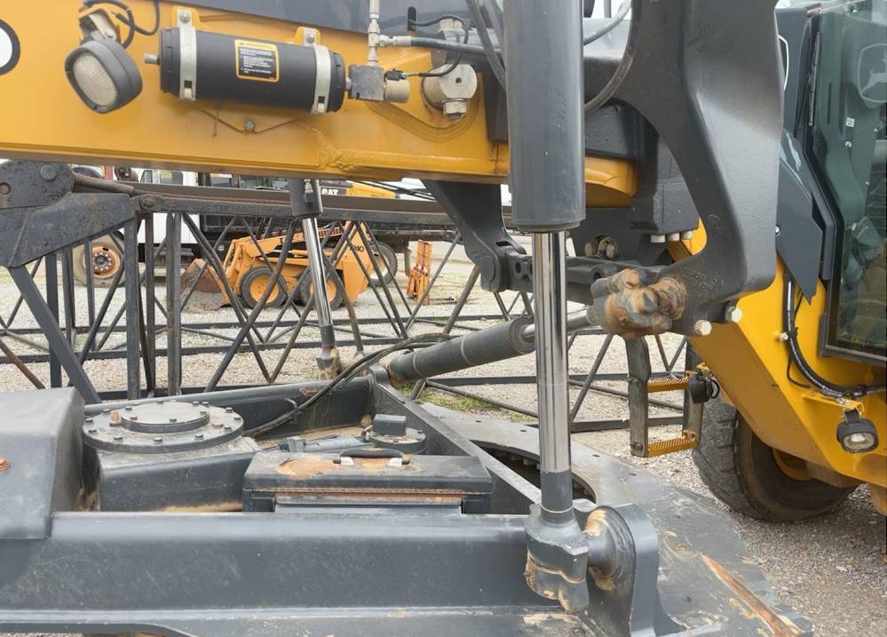 
								2017 John Deere 670GP 4WD full									