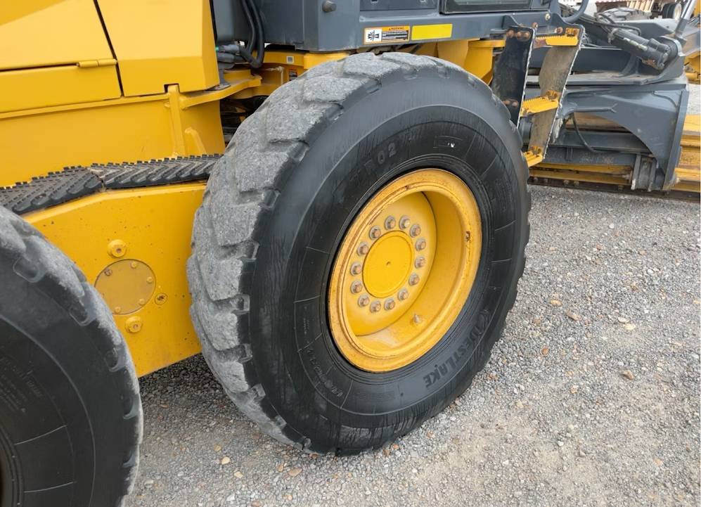 
								2017 John Deere 670GP 4WD full									