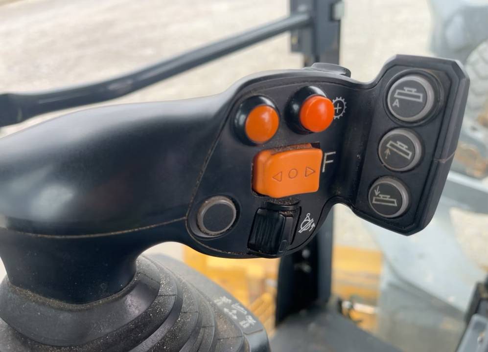 
								2017 John Deere 670GP 4WD full									