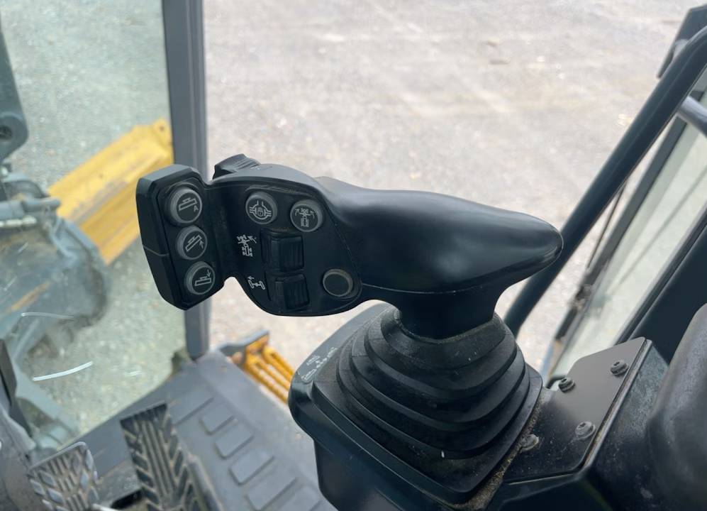 
								2017 John Deere 670GP 4WD full									