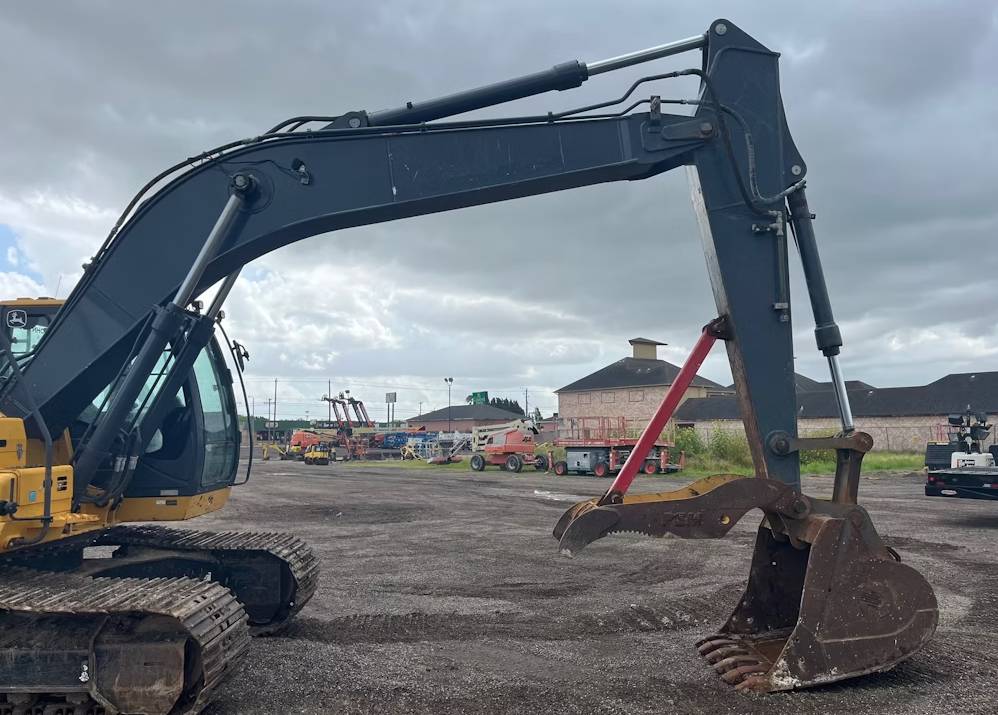 
								2018 John Deere 210G LC Excavator Enclosed Cab Steel Track Aux full									